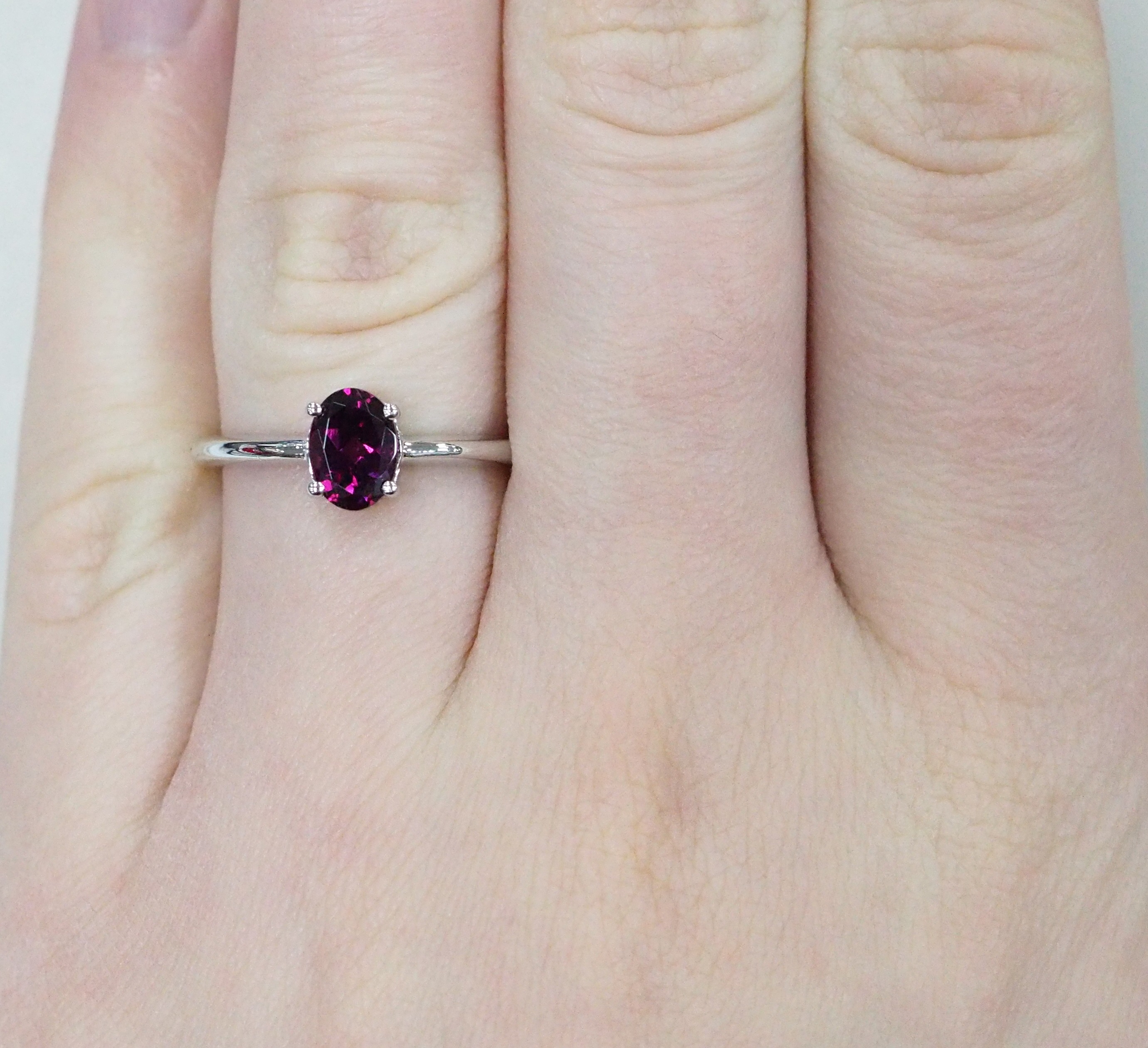 Серебряное кольцо с гранатом Умбалит